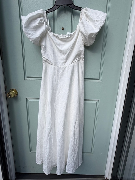 Astr Dresses & Skirts - ASTR the Label Linen Blend White Puff-Sleeve Dress with Slit - Small